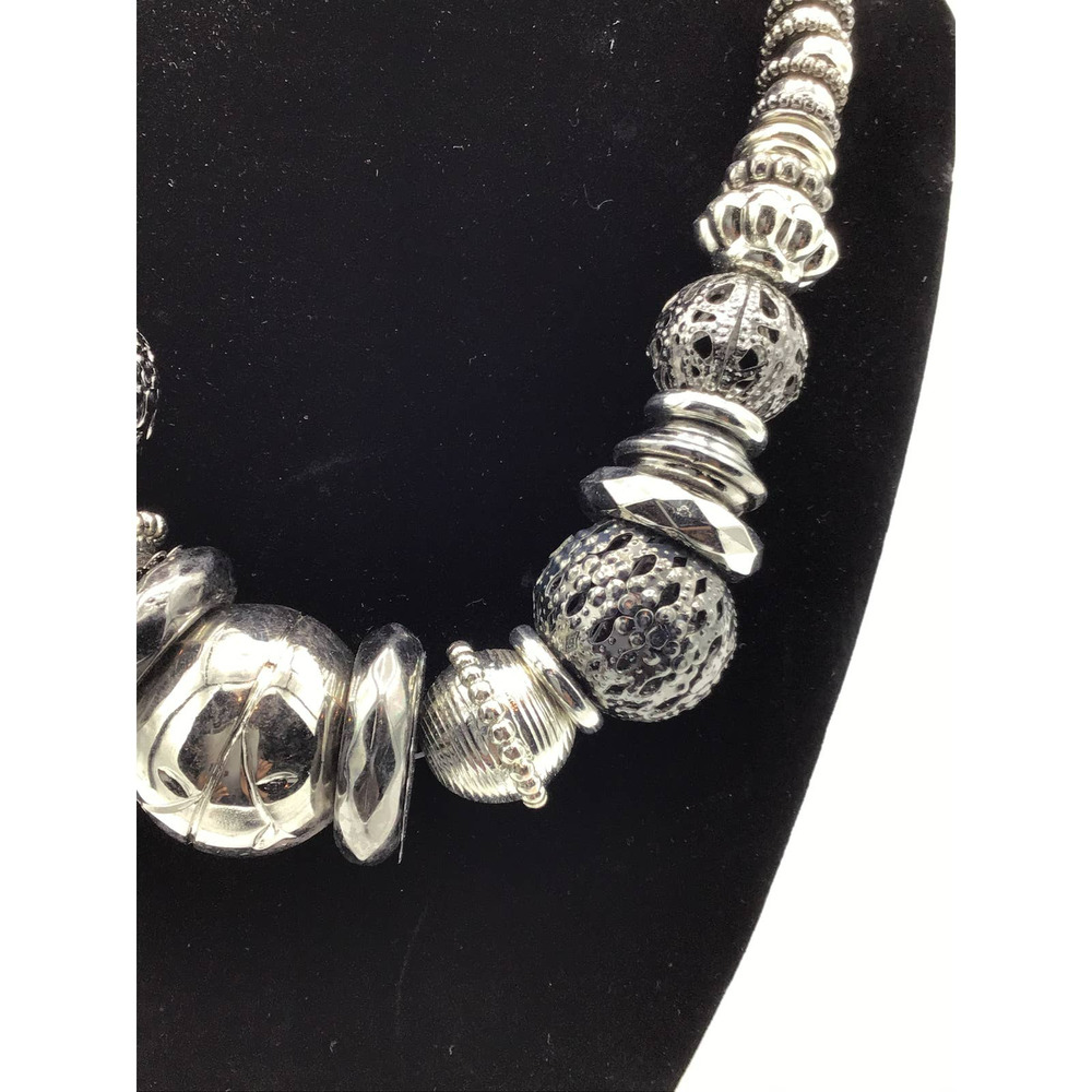 Bold Elements Chunky Silver & Black Necklace - Picture 3 of 3